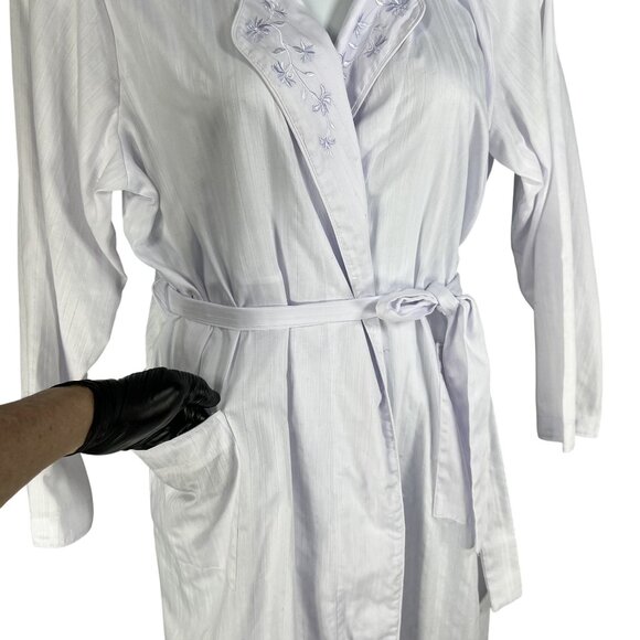 Miss Elaine Womens L Lavender Embroidered Floral Robe Pockets Feminine Timeless - Picture 4 of 14